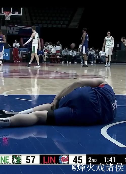 崔永熙因伤提前退场 离场前拿下2分4篮板3助攻 崔永熙因伤提前退场 离场前拿下2分4篮板3助攻